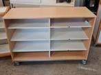Open kast op wieltjes., Huis en Inrichting, Kasten | Roldeurkasten en Archiefkasten, Ophalen, 50 tot 100 cm, Zo goed als nieuw