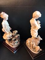 2 porseleinen beeldjes, Verzamelen, Beelden en Beeldjes, Ophalen of Verzenden, Zo goed als nieuw, Overige typen