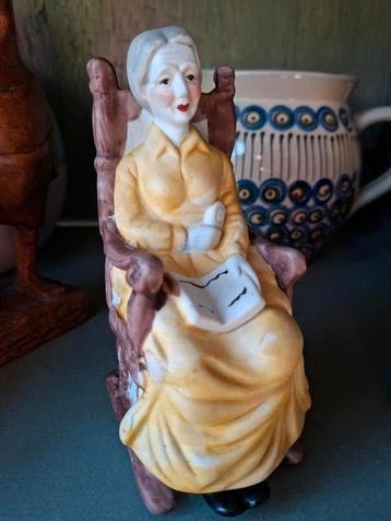 FEI Collector's edition porcelain old woman in rocking chair beschikbaar voor biedingen