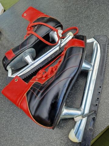 Nieuwe jaren 70 ijshockey schaatsen beschikbaar voor biedingen
