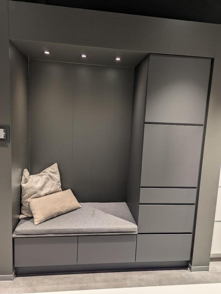 Kvik showroom kledingkast - 50% afgeprijsd -  MANO dark grey, Huis en Inrichting, Kasten | Kledingkasten, Nieuw, 200 cm of meer