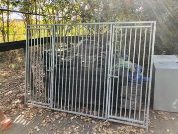 Kennelpaneel gegalvaniseerd 228 x 160 cm met dubbele deur beschikbaar voor biedingen
