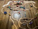 treinbaan met div. merken rails en treintjes Brio en Thomas, Ophalen of Verzenden, Gebruikt
