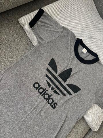 Adidas grijs vintage T-shirt, grijs shirt, grijze top, M/L beschikbaar voor biedingen