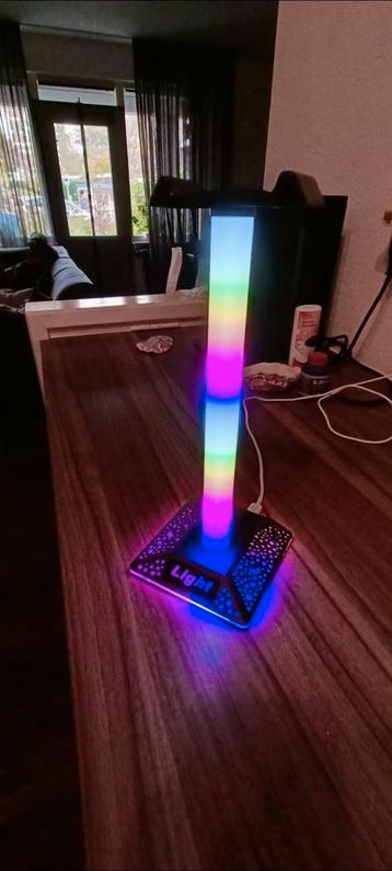 LED toren, headphone houder beschikbaar voor biedingen