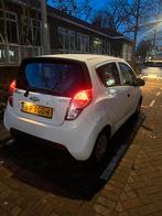 Chevrolet Spark 1.0 Bifuel 2012 Wit, Auto's, Euro 5, 15 km/l, 37 €/maand, 4 cilinders