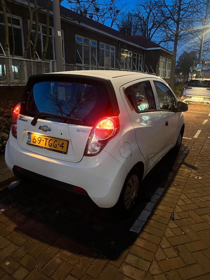 Chevrolet Spark 1.0 Bifuel 2012 Wit, Auto's, Chevrolet, Particulier, Spark, Airbags, Airconditioning, Bluetooth, Elektrische ramen