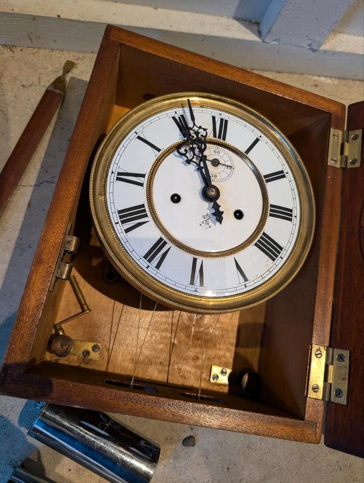 Antieke gewichten regulateur uurwerk €50. Slinger gebroken, Antiek en Kunst, Antiek | Klokken, Ophalen