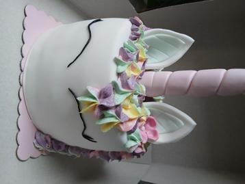 Unicorn feest thema taart beschikbaar voor biedingen