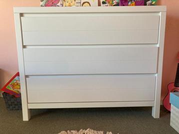 Complete babykamer zo goed als nieuw beschikbaar voor biedingen