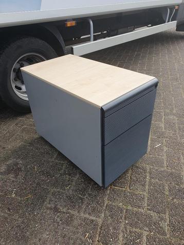 Aspa stalen ladeblok ( 8 beschikbaar ) licht houten blad beschikbaar voor biedingen