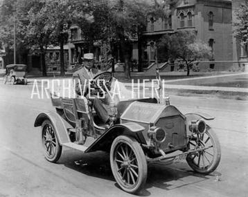 Cartercar & A.L. Radford posing in 1910 foto beschikbaar voor biedingen