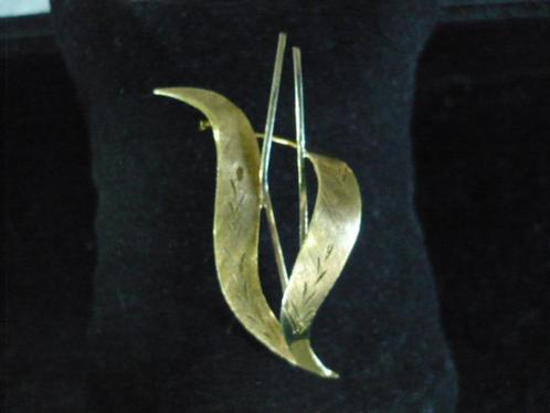 14 krt. 585 gouden broche 4.4 gram lengte ca. 5 cm ned. keur, Sieraden, Tassen en Uiterlijk, Broches, Zo goed als nieuw, Goud