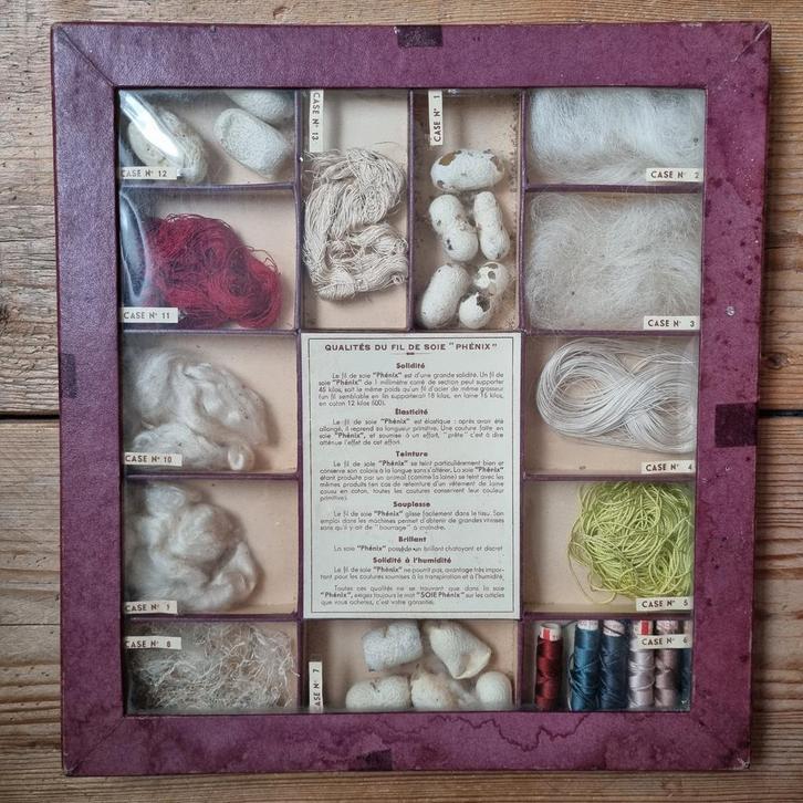 Antieke Doos met zijde- Museumstuk, Antiek en Kunst, Curiosa en Brocante, Ophalen of Verzenden