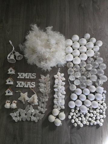 Diversen kerstdeco wit beschikbaar voor biedingen
