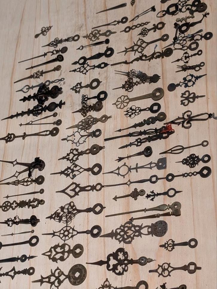 Doosje antieke klokken wijzers €50., Antiek en Kunst, Antiek | Klokken, Ophalen