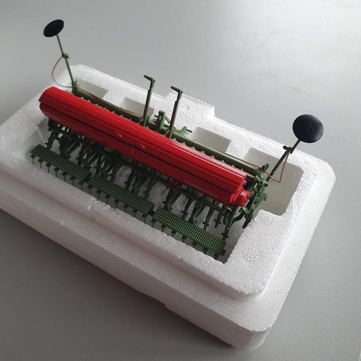 Kuhn HR404 + Nodet Gougis Semoir GC 1/32, Hobby en Vrije tijd, Modelauto's | 1:32, Nieuw, Tractor of Landbouw, Overige merken