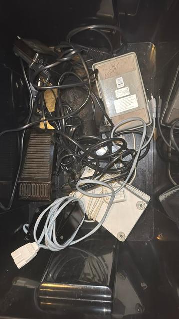 Naaimachines pedalen beschikbaar voor biedingen