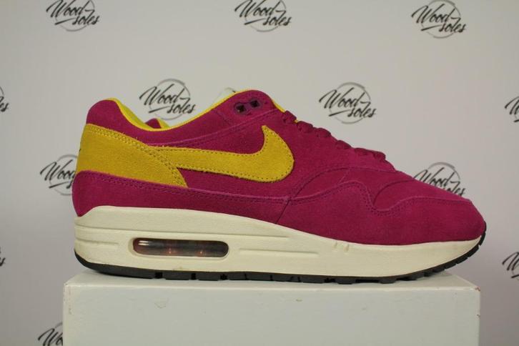 Nike Air Max 1 Dynamic Berry - 42,5, Kleding | Heren, Schoenen, Nieuw, Ophalen of Verzenden