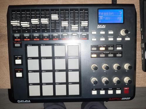 Akai MPD32 usb/midi Pad Control Unit, Muziek en Instrumenten, Midi-apparatuur, Gebruikt, Ophalen of Verzenden