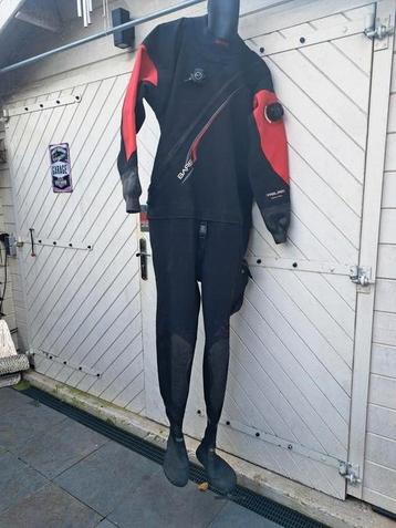 TE KO0P: Droogpak 3x XL beschikbaar voor biedingen