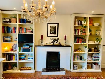 2 Stevige boekenkasten beschikbaar voor biedingen