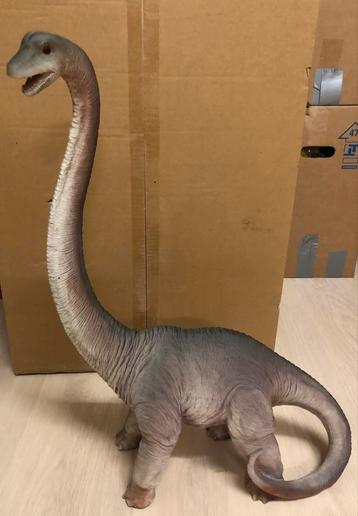 Dinosaurus zeer groot. beschikbaar voor biedingen