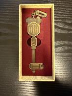 Disney attraction key (Sleutel) - Hollywood Tower Hotel - LE, Ophalen of Verzenden, Overige figuren, Nieuw, Beeldje of Figuurtje