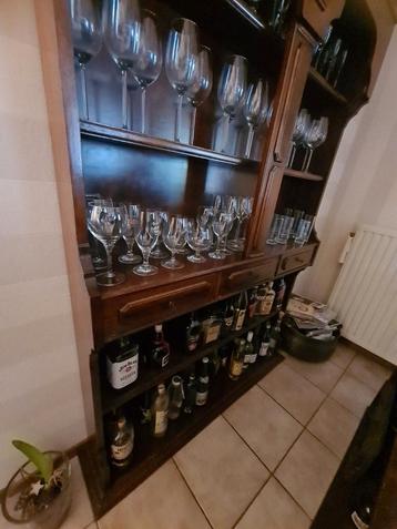 Thuisbar / kast / 4 krukken beschikbaar voor biedingen