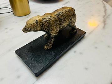Bronzen Beeld van een Beer op marmer Sokkel beschikbaar voor biedingen