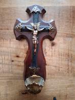 Antieke Kruisbeeld met wijwaterbakje, Ophalen of Verzenden