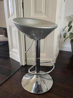 Zilvergrijze barkruk, Huis en Inrichting, Barkrukken, 1 kruk, Ophalen, Gebruikt, 60 tot 90 cm