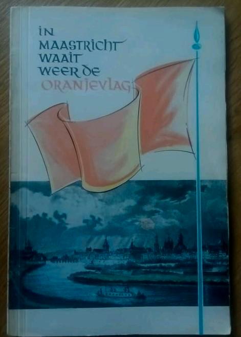 IN MAASTRICHT WAAIT WEER DE ORANJEVLAG  1963, Boeken, Geschiedenis | Stad en Regio, Zo goed als nieuw, 20e eeuw of later, Ophalen of Verzenden