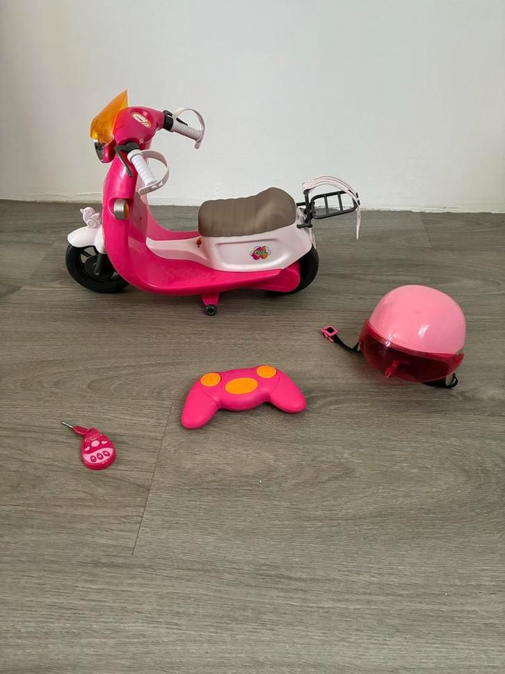 Baby Born Scooter met Afstandsbediening & Helm, Kinderen en Baby's, Speelgoed | Poppen, Zo goed als nieuw, Babypop, Ophalen of Verzenden
