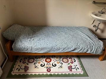 Eenpersoons bed hout OPHALEN IN HATTEM VOOR 7/10 beschikbaar voor biedingen