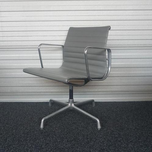 Vitra EA 108 Design Stoel | Vergaderstoel | Grijs | Leer, Huis en Inrichting, Stoelen, Gebruikt, Vijf, Zes of meer stoelen, Leer
