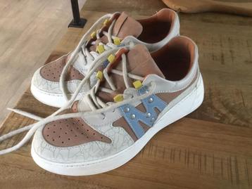 MAG sneakers maat 39 beschikbaar voor biedingen