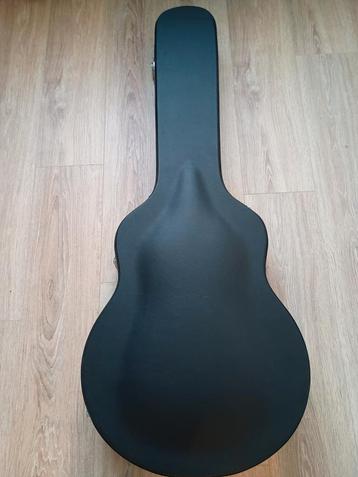 FAME GITAAR KOFFER/CASE. Redelijk universeel. beschikbaar voor biedingen