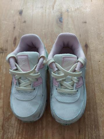 Nike air meisjesschoentjes maat 23,5 beschikbaar voor biedingen