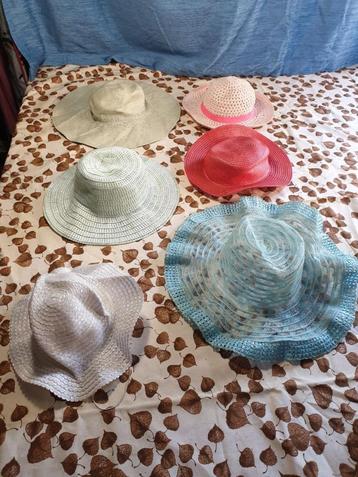 6 strandhoeden in verschillende kleuren beschikbaar voor biedingen