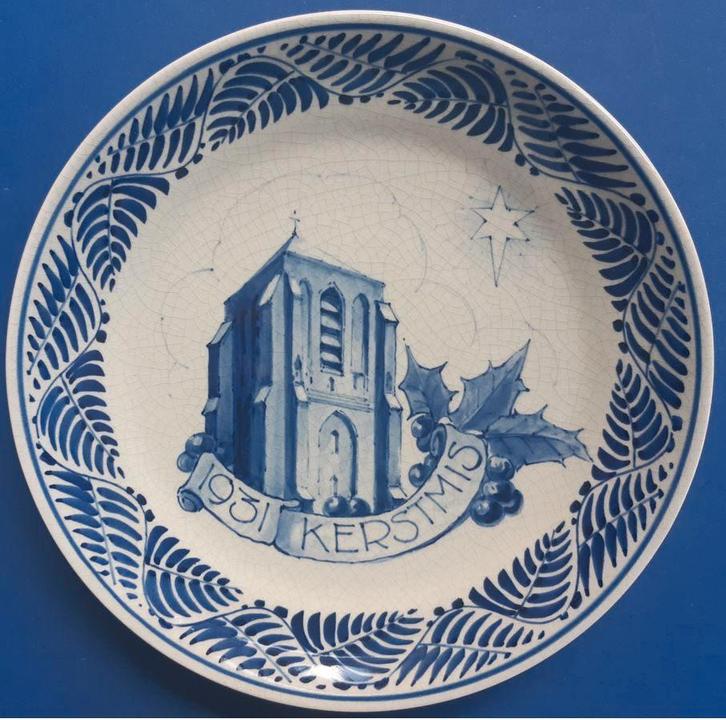 Kerstmis 1931 Porceleyne Fles 18cm (2) Kerktoren hulstblad, Antiek en Kunst, Antiek | Wandborden en Tegels, Ophalen of Verzenden