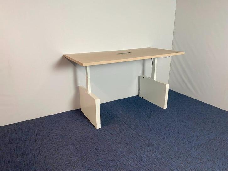 Zit/sta vergadertafel Voortman (elektrisch) - 200 x 100 cm., Huis en Inrichting, Bureaus, Gebruikt, Stabureau, Elektrisch, In hoogte verstelbaar