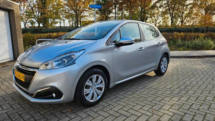 Peugeot 208 1.2 Blue lease Executive, Auto's, Peugeot, Particulier, ABS, Airbags, Airconditioning, Bluetooth, Boordcomputer, Centrale vergrendeling