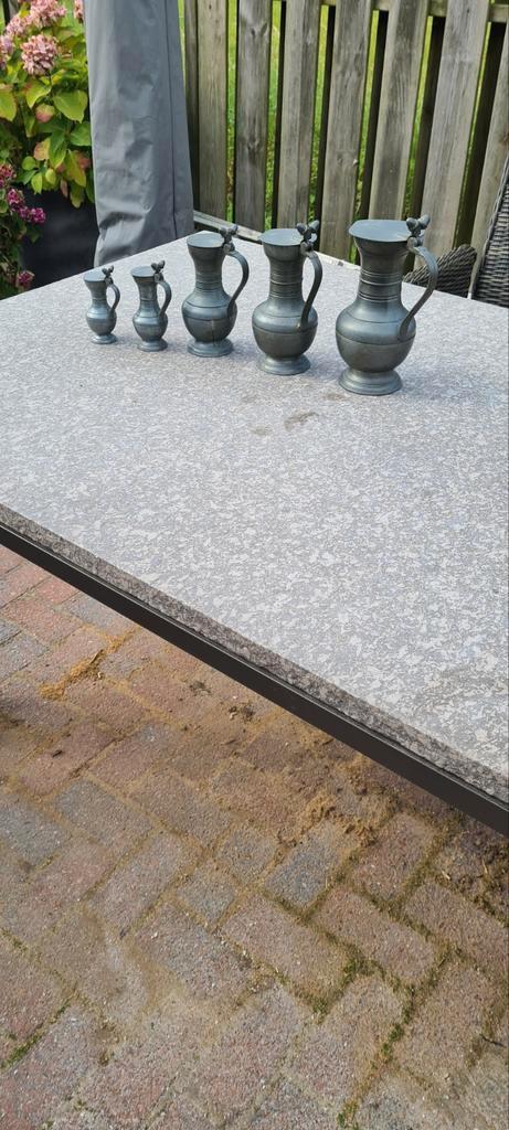 Vijf Tinnen Wijnkaraffen met Wapen, Antiek en Kunst, Antiek | Tin, Ophalen of Verzenden