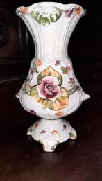 Antiek Bassano vaasje keramiek bloemen bewerkt, Ophalen of Verzenden