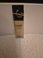 Yves Saint Laurent foundation, Ophalen of Verzenden, Zo goed als nieuw, Beige, Gehele gezicht