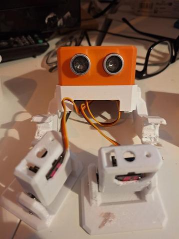 Otto biped robotje gedeeltelijk gebouwd, zie tekst beschikbaar voor biedingen