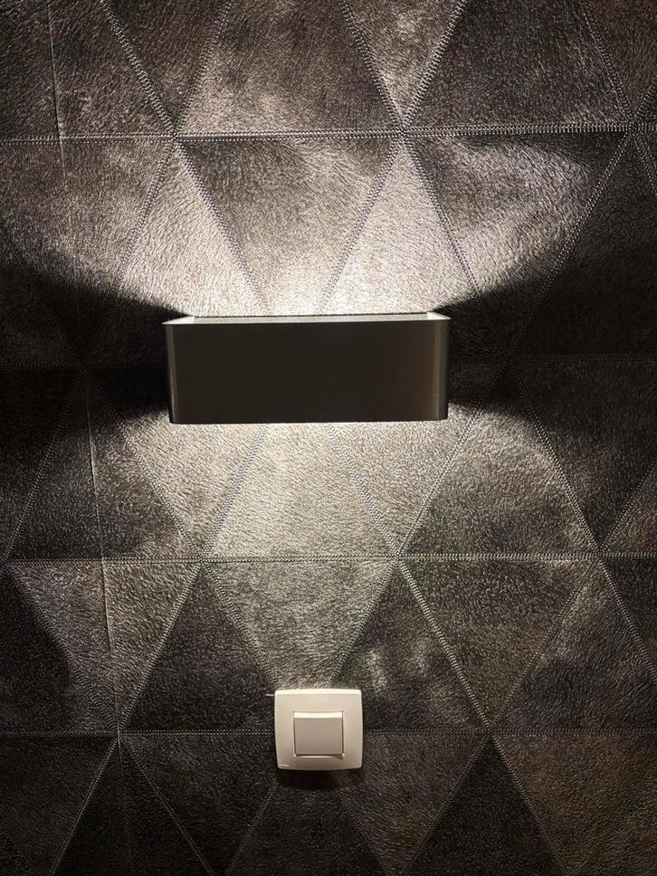 2x Moderne Muurlamp - Sfeervolle Verlichting, Huis en Inrichting, Lampen | Wandlampen, Zo goed als nieuw, Metaal, Ophalen of Verzenden