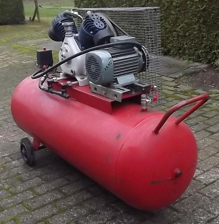 Compressor., Doe-het-zelf en Verbouw, Compressors, Gebruikt, 6 tot 10 bar, 100 liter of meer, 200 tot 400 liter/min, Ophalen