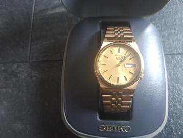 1)Seiko (Golden) Watch 2) Tommy Hilfiger TH 1985 beschikbaar voor biedingen
